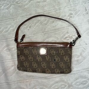 Dooney‎ & Bourke wristlet